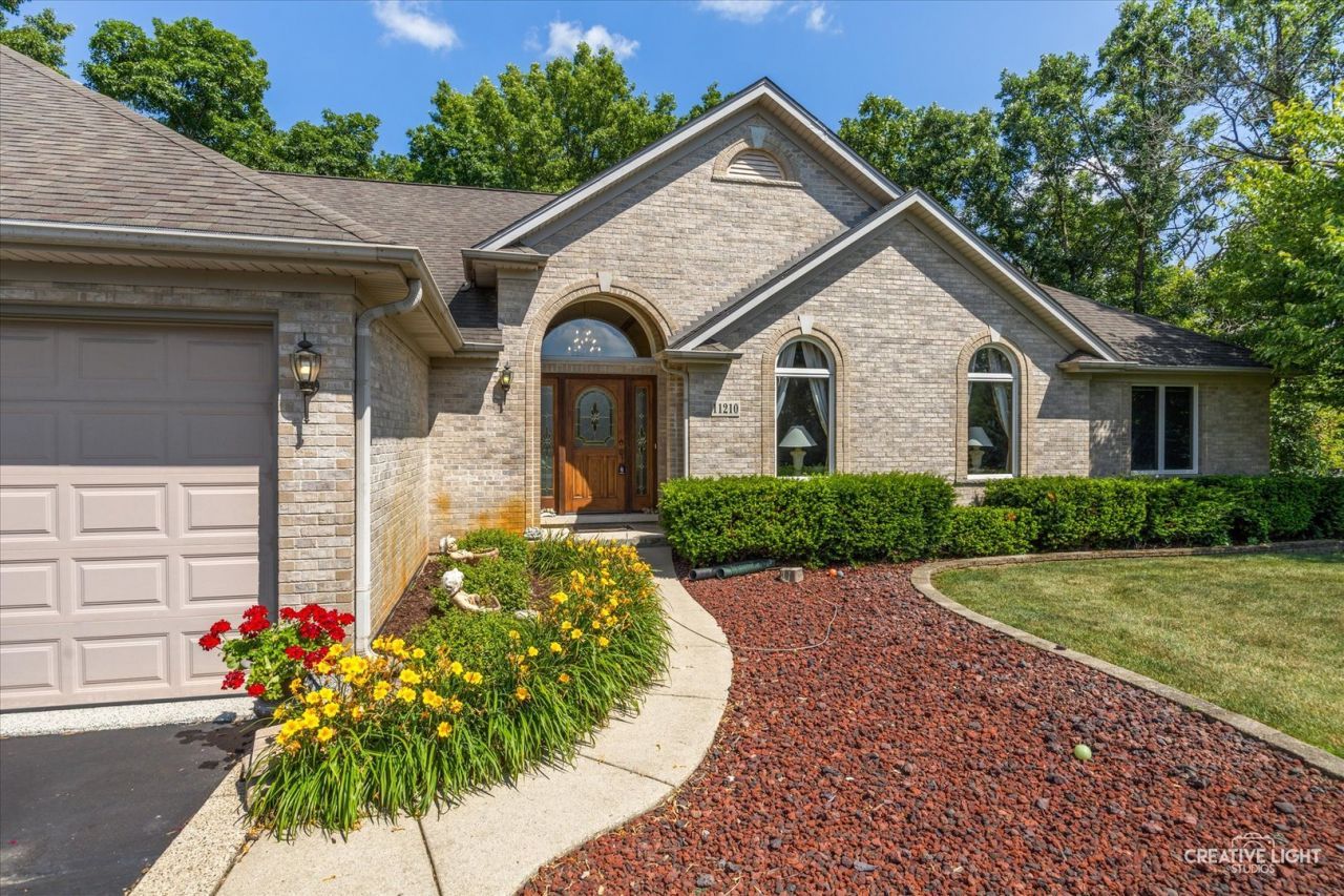 11210 Pebble Drive, Huntley, IL 60142 Main Photo