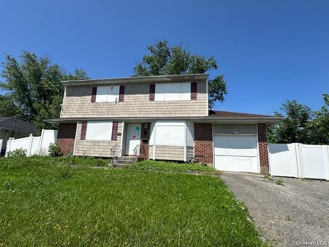 190 Burlington Avenue, Deer Park, NY 11729 Main Photo