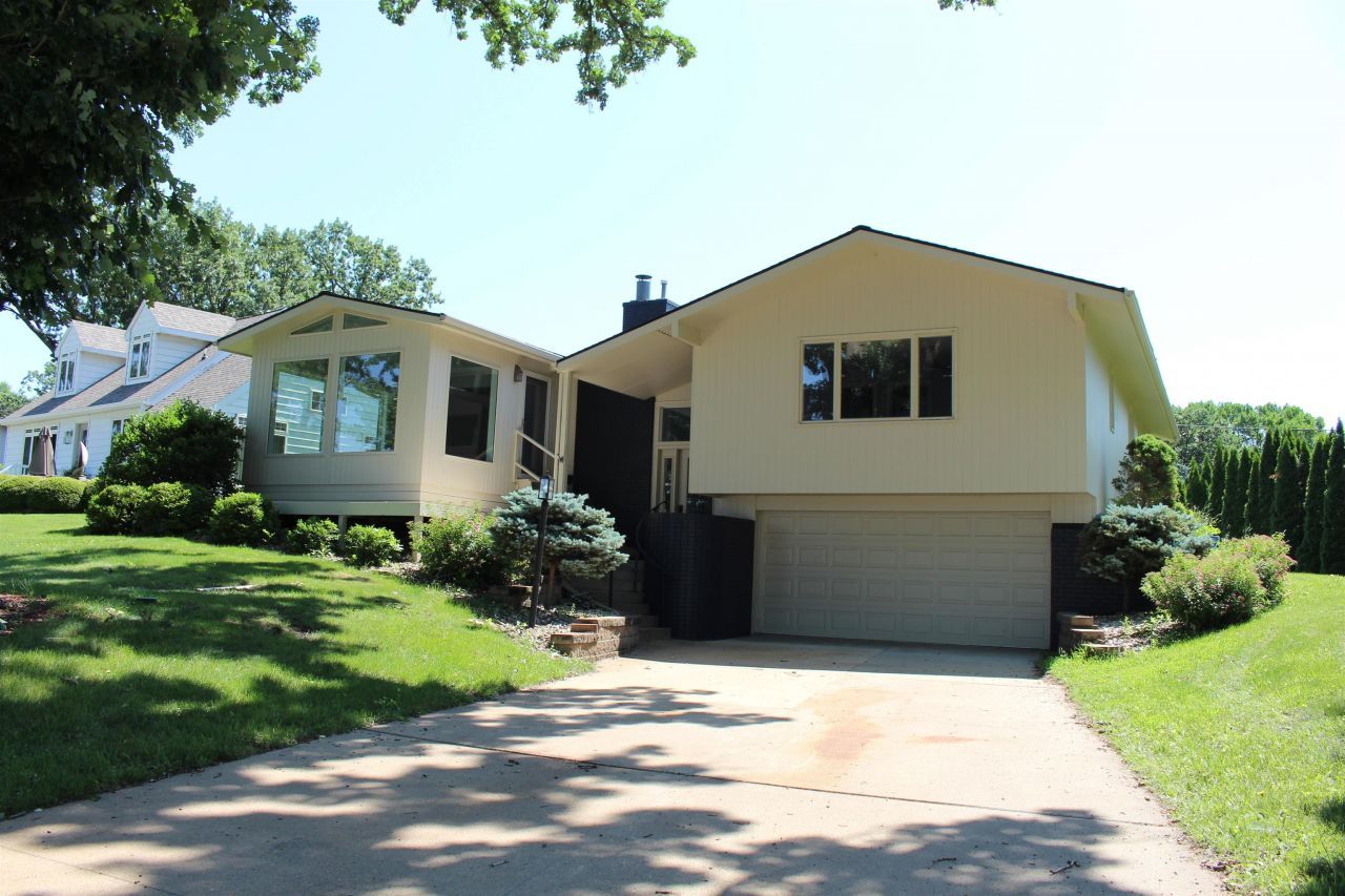 108 Lake Shore Drive, Emmetsburg, IA 50536 Main Photo