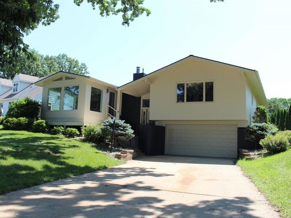 108 Lake Shore Drive, Emmetsburg, IA 50536