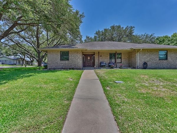 1600 Pecan, Brenham, TX 77833