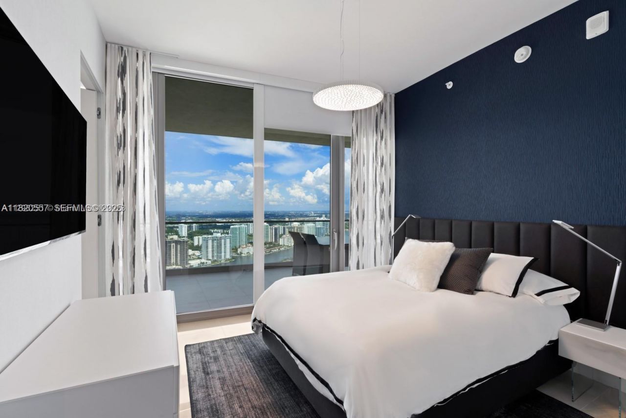 18975 Collins Ave, Unit 5000 + Cab, Sunny Isles Beach, FL 33160 Photo