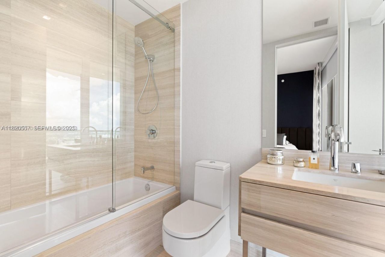 18975 Collins Ave, Unit 5000 + Cab, Sunny Isles Beach, FL 33160 Photo