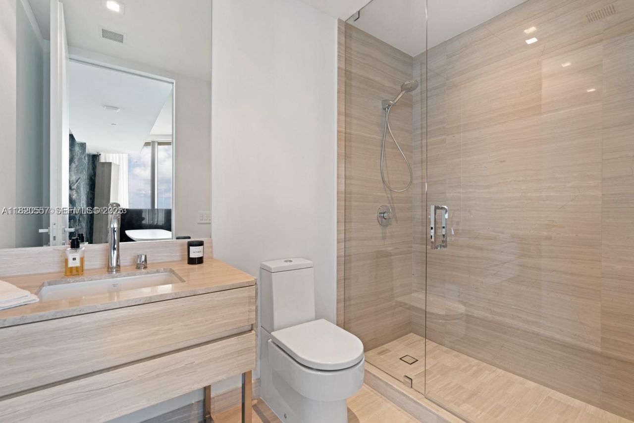 18975 Collins Ave, Unit 5000 + Cab, Sunny Isles Beach, FL 33160 Photo