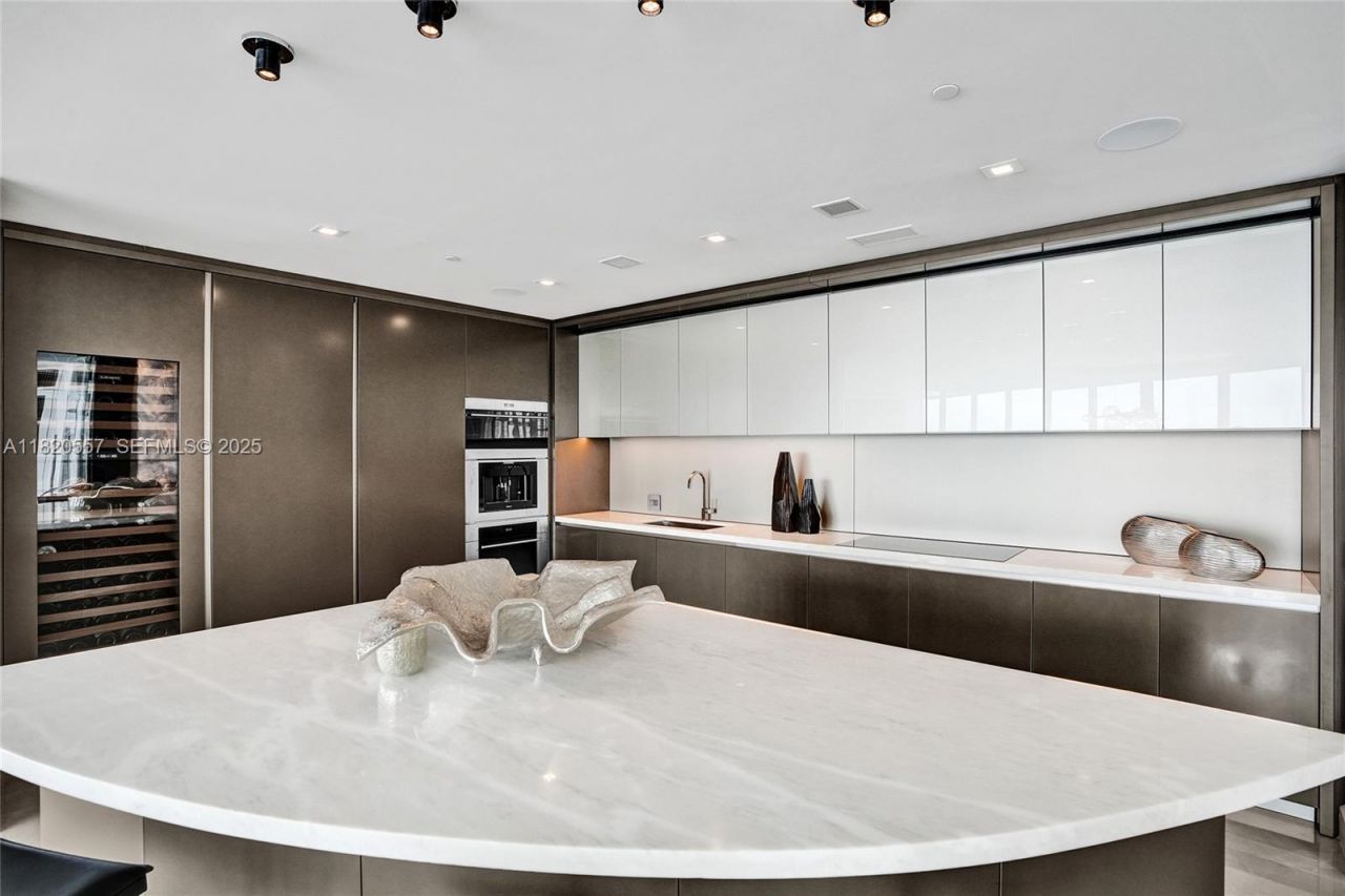 18975 Collins Ave, Unit 5000 + Cab, Sunny Isles Beach, FL 33160 Photo