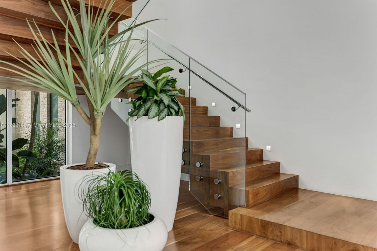 30 Palm Ave, Miami Beach, FL 33139 Photo