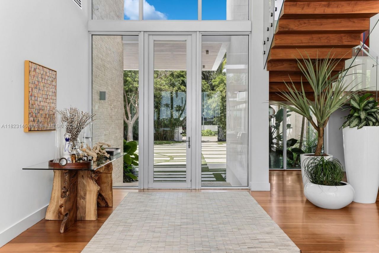 30 Palm Ave, Miami Beach, FL 33139 Photo