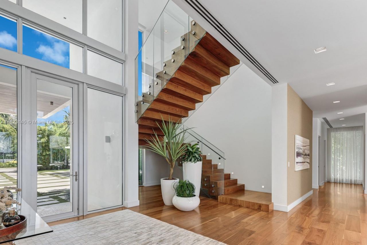 30 Palm Ave, Miami Beach, FL 33139 Photo