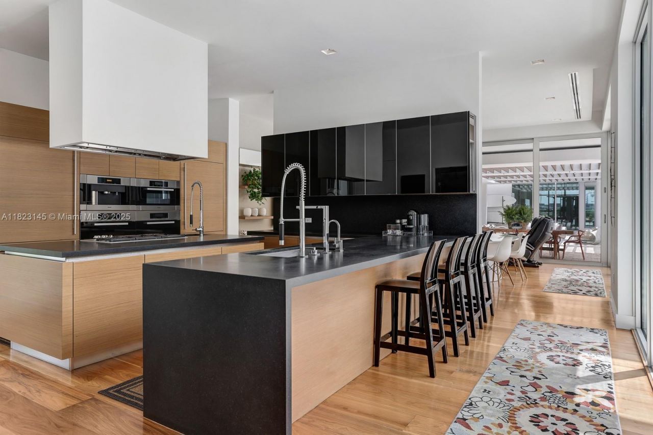 30 Palm Ave, Miami Beach, FL 33139 Photo