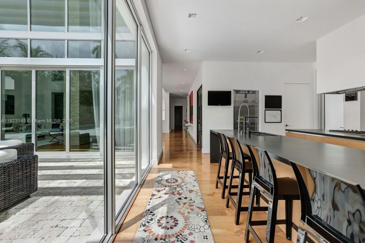 30 Palm Ave, Miami Beach, FL 33139 Photo