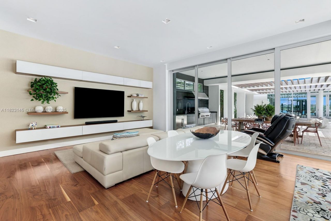 30 Palm Ave, Miami Beach, FL 33139 Photo