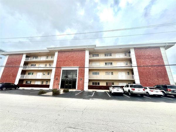 2841 NE 33rd Ct, Unit 104, Fort Lauderdale, FL 33306