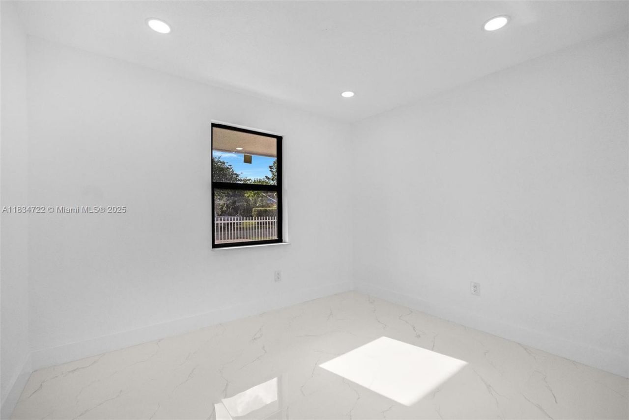 324 SW 16th Ter, Homestead, FL 33030 Photo