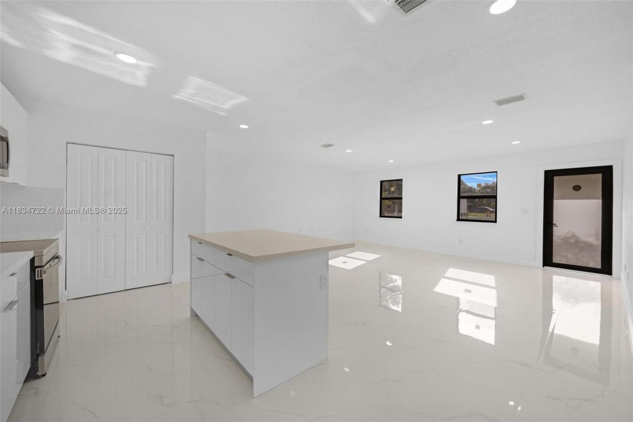 324 SW 16th Ter, Homestead, FL 33030 Photo