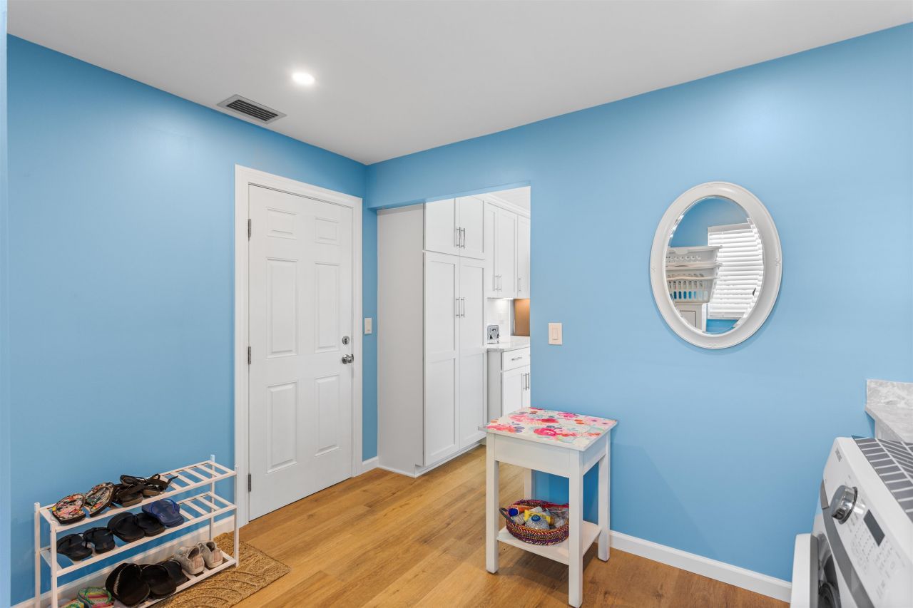 566 Boulder Dr, Sanibel, FL 33957 Photo