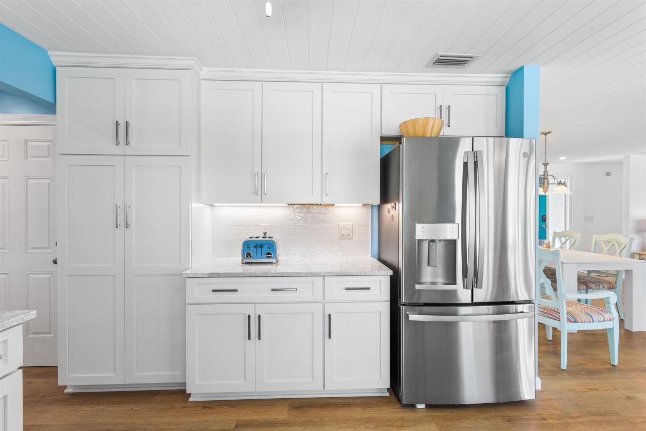 566 Boulder Dr, Sanibel, FL 33957 Photo