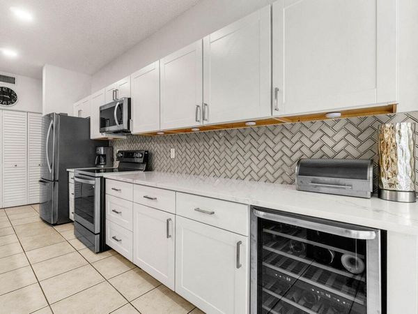103 Half Moon Circle, Unit E2, Hypoluxo, FL 33462
