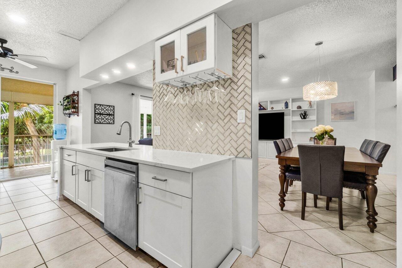 103 Half Moon Circle, Unit E2, Hypoluxo, FL 33462 Photo