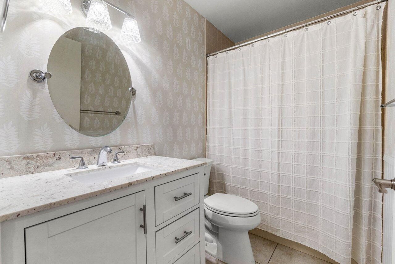 103 Half Moon Circle, Unit E2, Hypoluxo, FL 33462 Photo