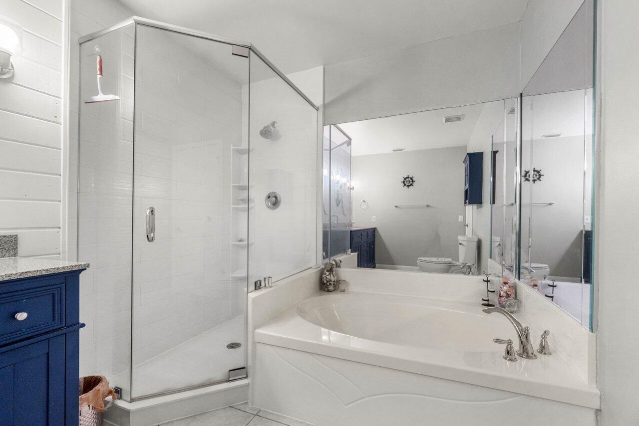 103 Half Moon Circle, Unit E2, Hypoluxo, FL 33462 Photo
