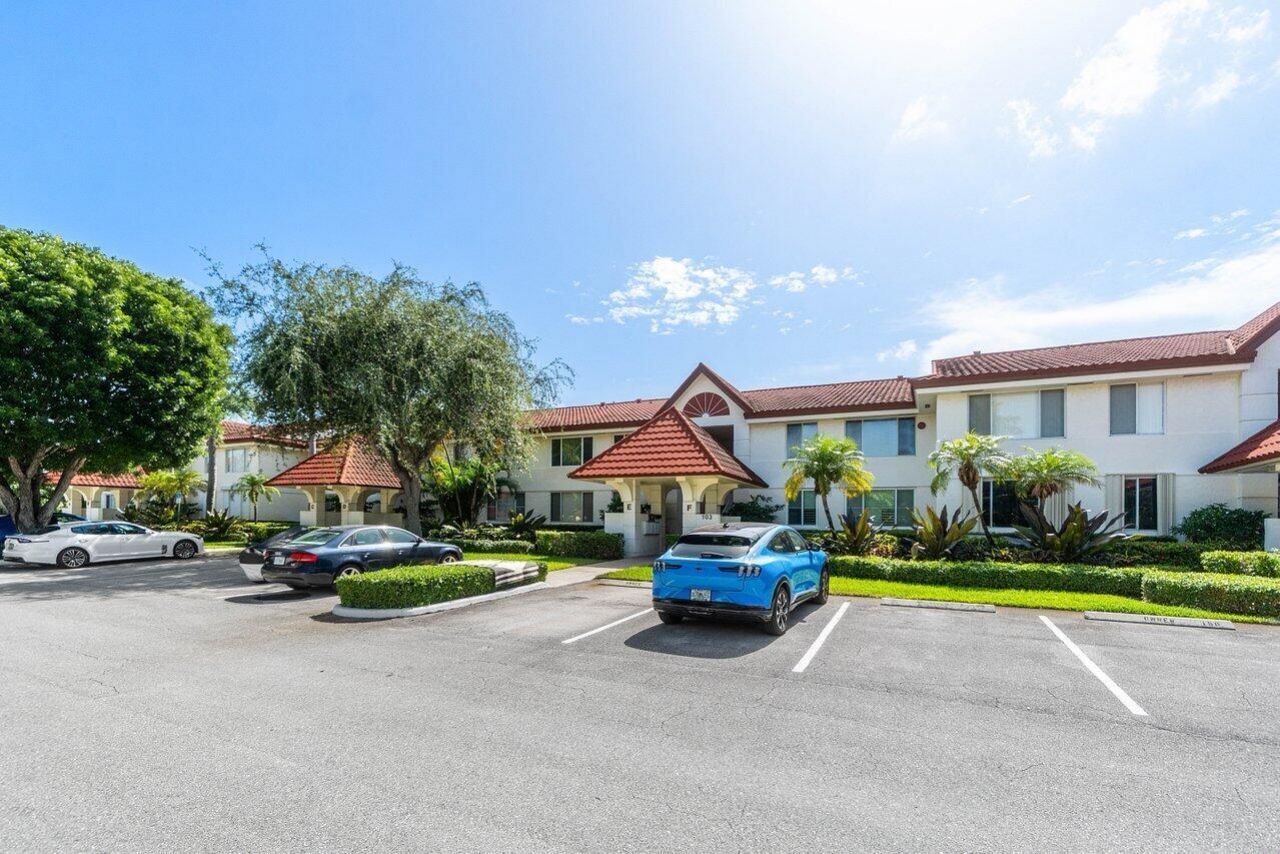 103 Half Moon Circle, Unit E2, Hypoluxo, FL 33462 Photo