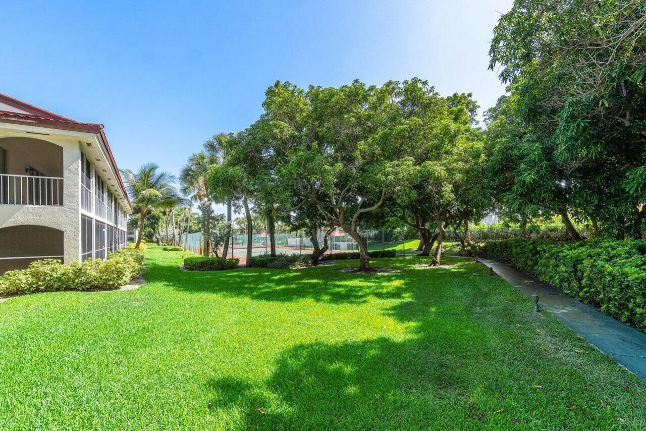 103 Half Moon Circle, Unit E2, Hypoluxo, FL 33462 Photo