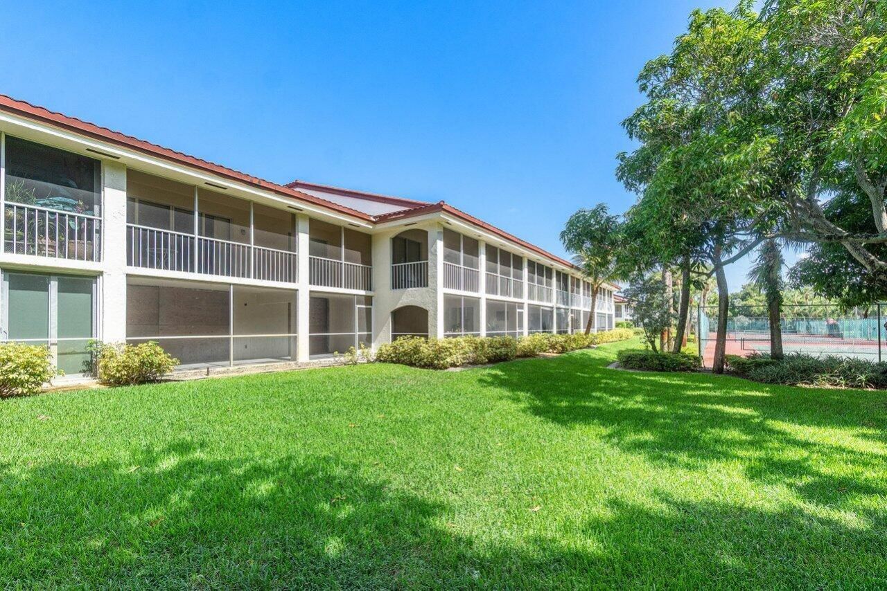 103 Half Moon Circle, Unit E2, Hypoluxo, FL 33462 Photo