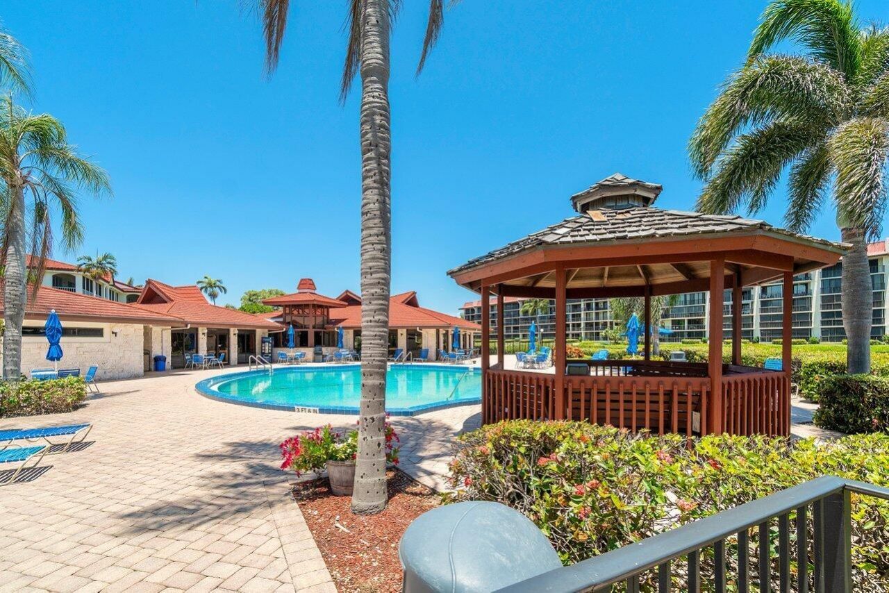 103 Half Moon Circle, Unit E2, Hypoluxo, FL 33462 Photo