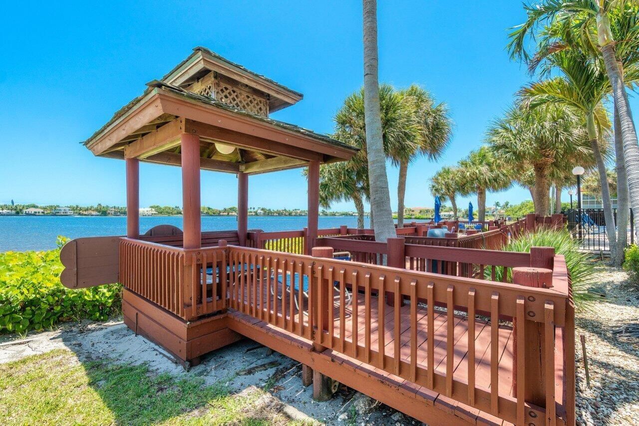 103 Half Moon Circle, Unit E2, Hypoluxo, FL 33462 Photo