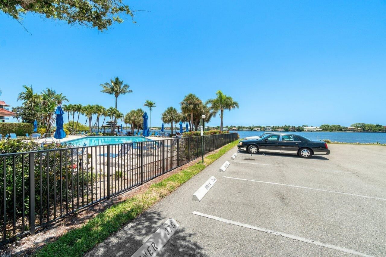 103 Half Moon Circle, Unit E2, Hypoluxo, FL 33462 Photo