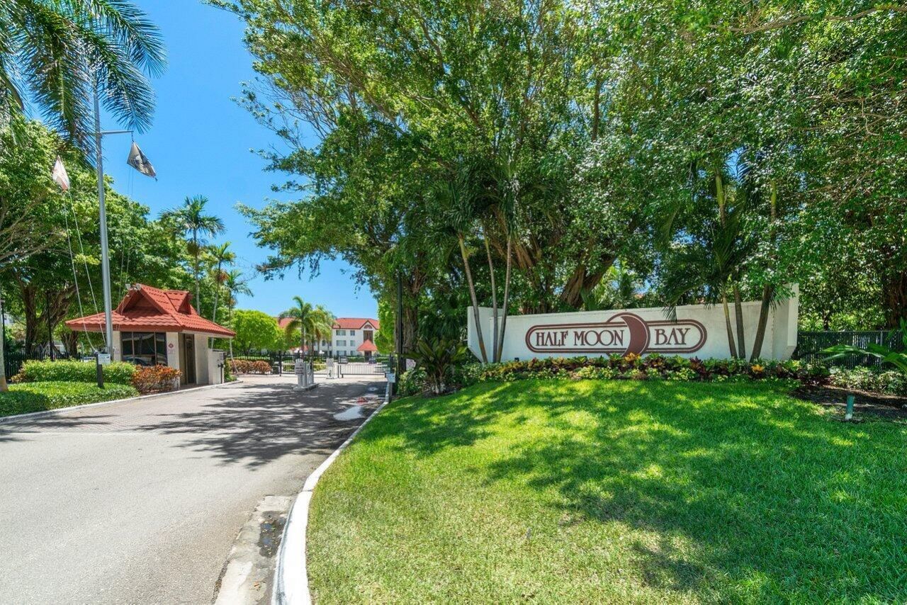 103 Half Moon Circle, Unit E2, Hypoluxo, FL 33462 Photo