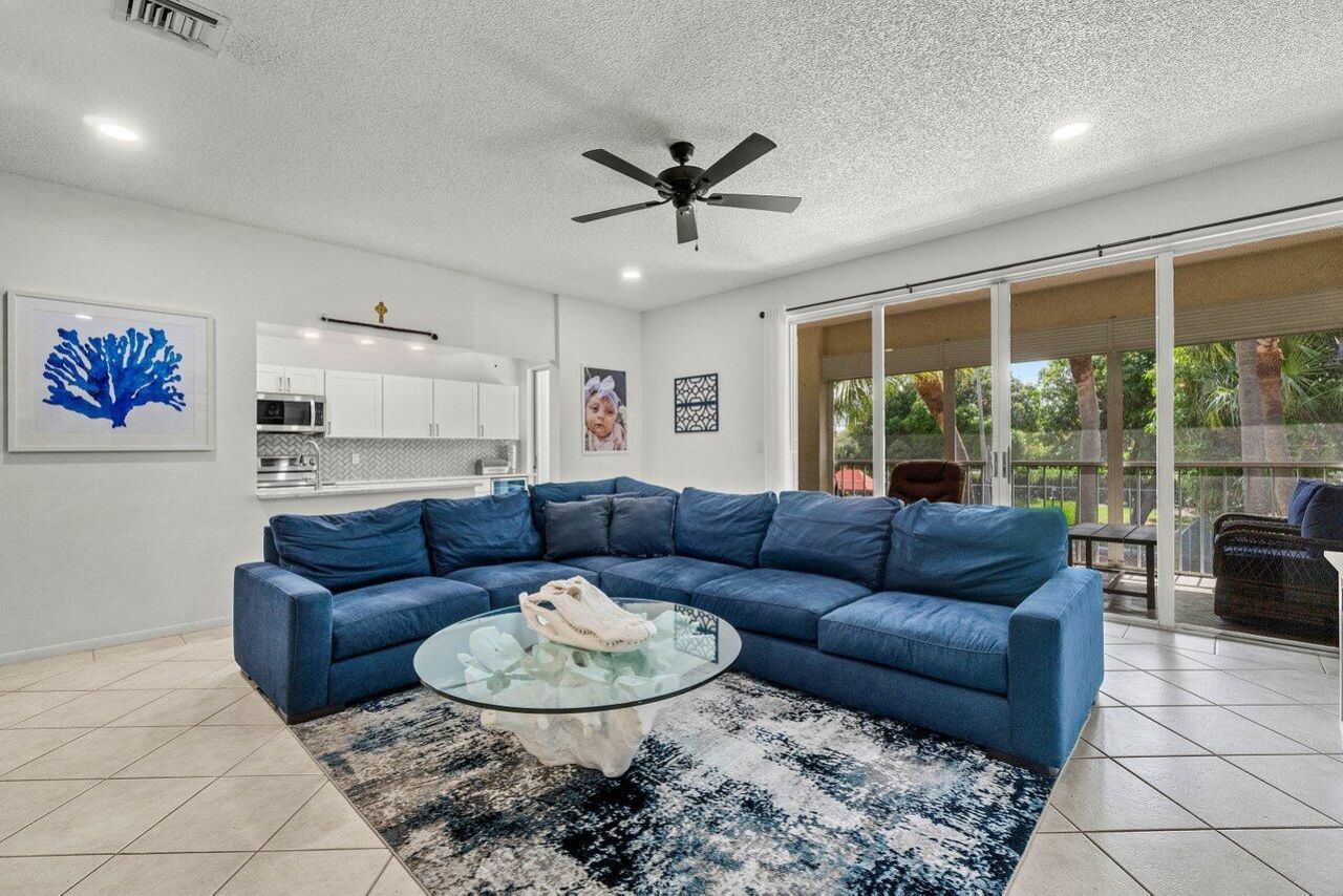 103 Half Moon Circle, Unit E2, Hypoluxo, FL 33462 Photo