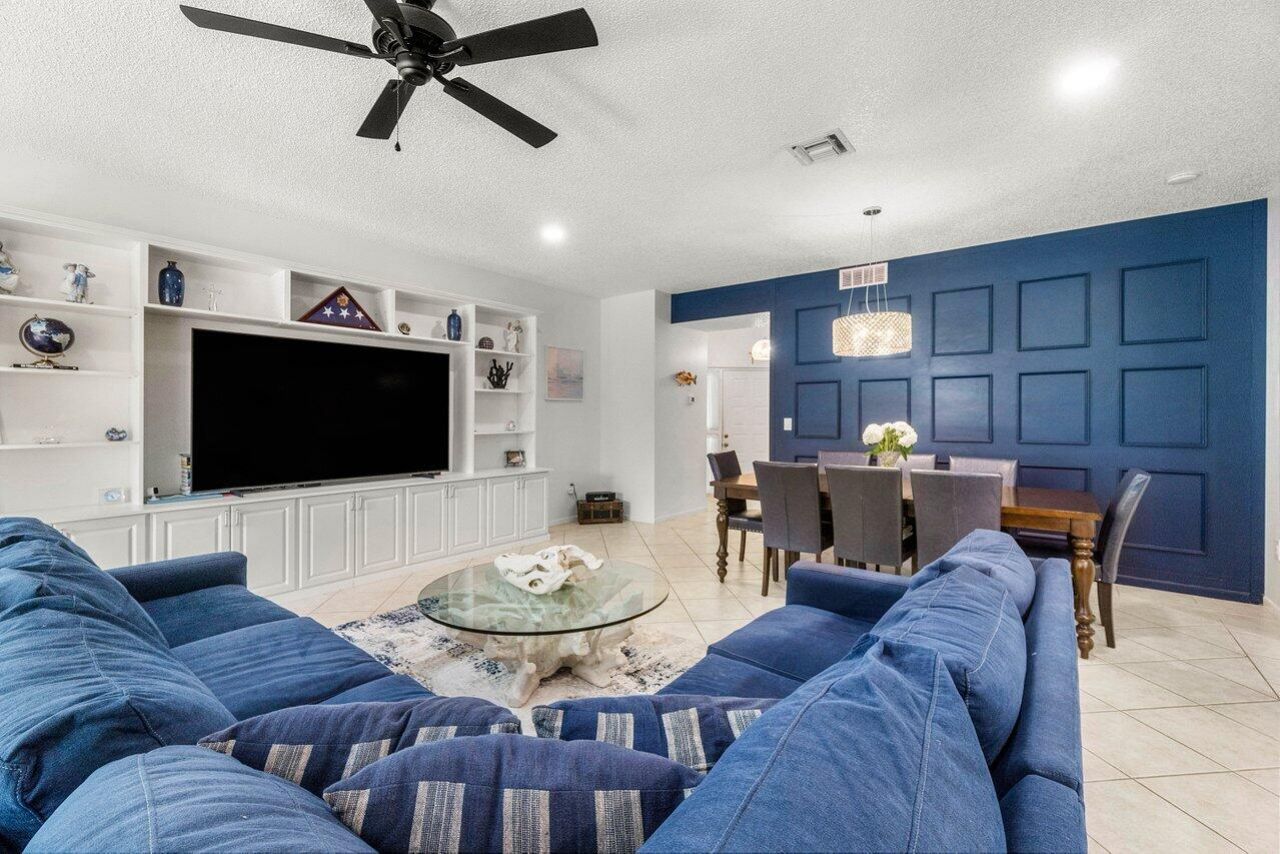 103 Half Moon Circle, Unit E2, Hypoluxo, FL 33462 Photo