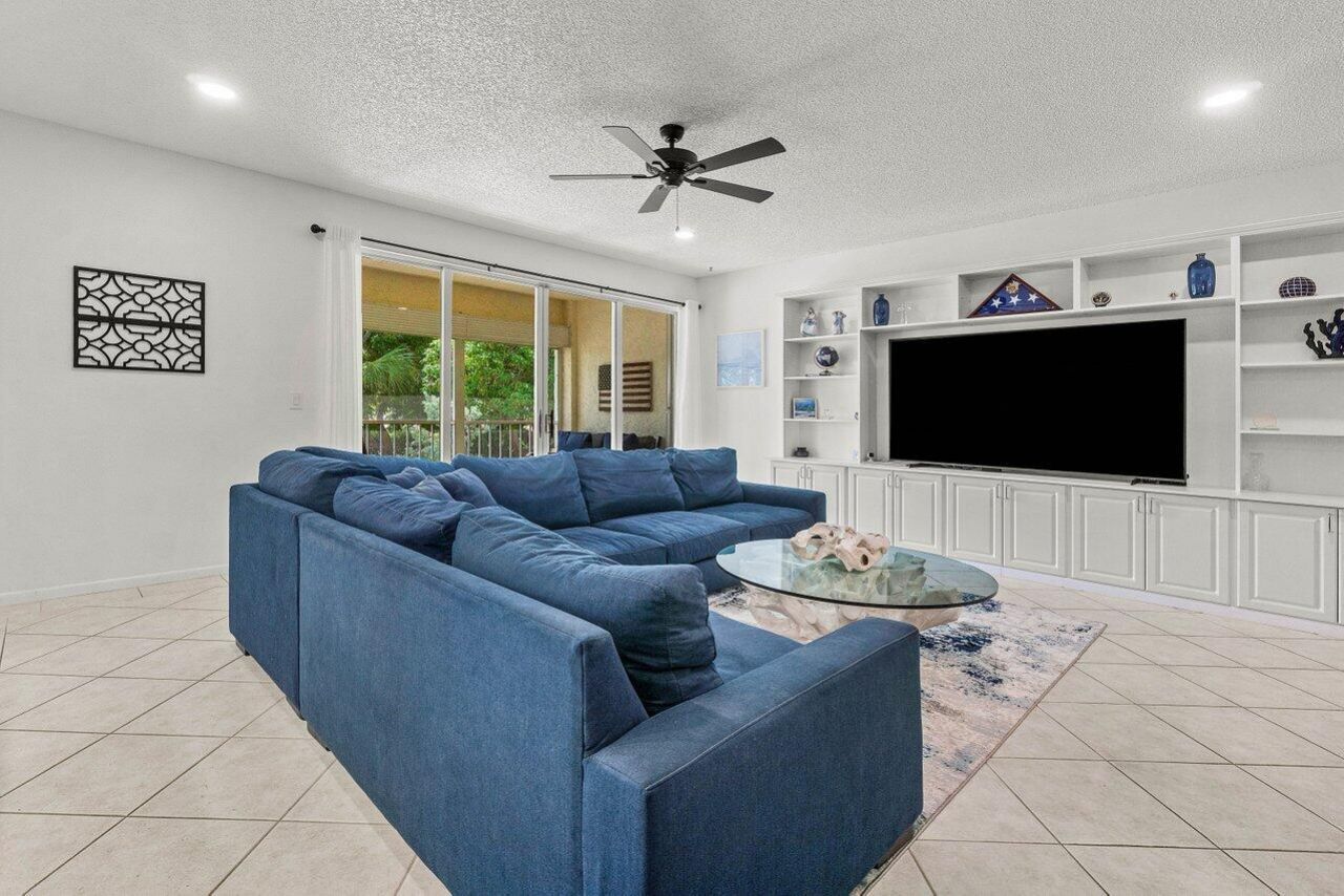 103 Half Moon Circle, Unit E2, Hypoluxo, FL 33462 Photo