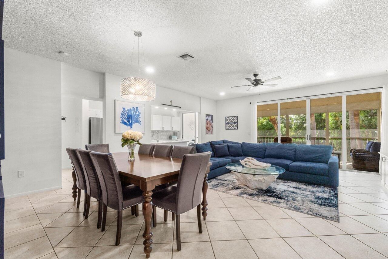 103 Half Moon Circle, Unit E2, Hypoluxo, FL 33462 Photo