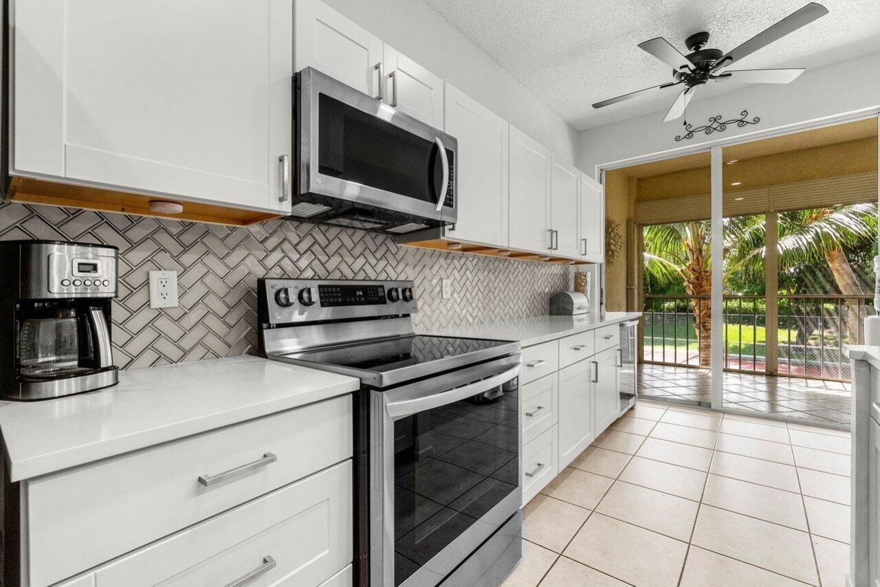 103 Half Moon Circle, Unit E2, Hypoluxo, FL 33462 Photo