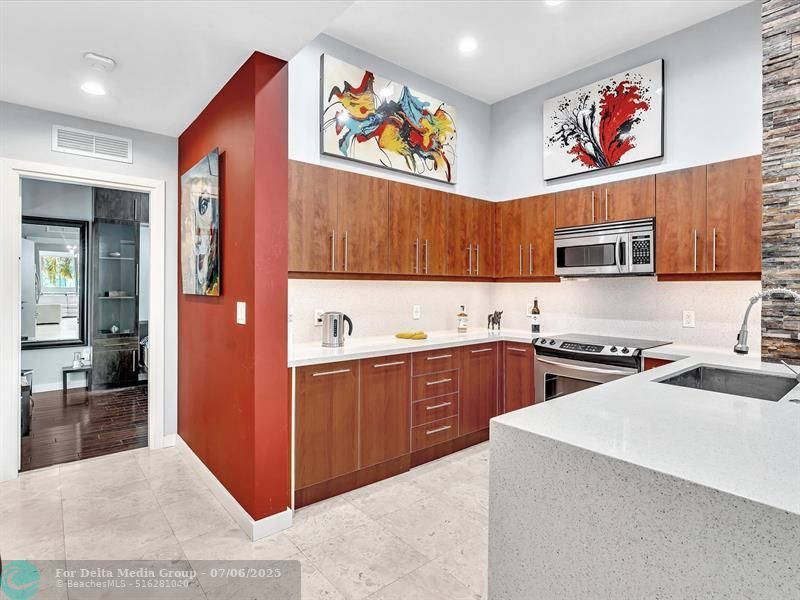 733 NE 4th Avenue, Unit 733, Fort Lauderdale, FL 33304 Photo