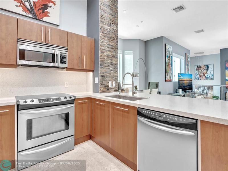 733 NE 4th Avenue, Unit 733, Fort Lauderdale, FL 33304 Photo