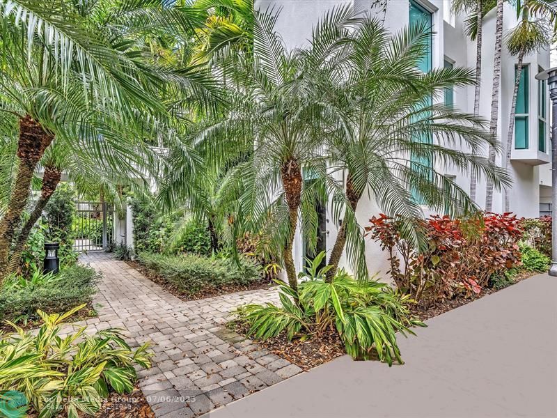 733 NE 4th Avenue, Unit 733, Fort Lauderdale, FL 33304 Photo