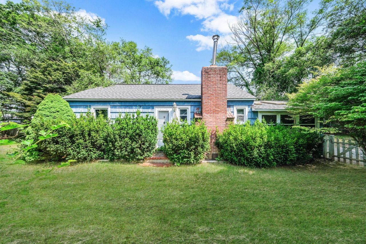 9 Private Road, Medford, NY 11763 Main Photo