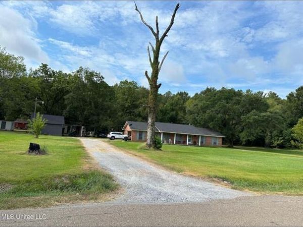 220 Lowe Cir., Richland, MS 39218