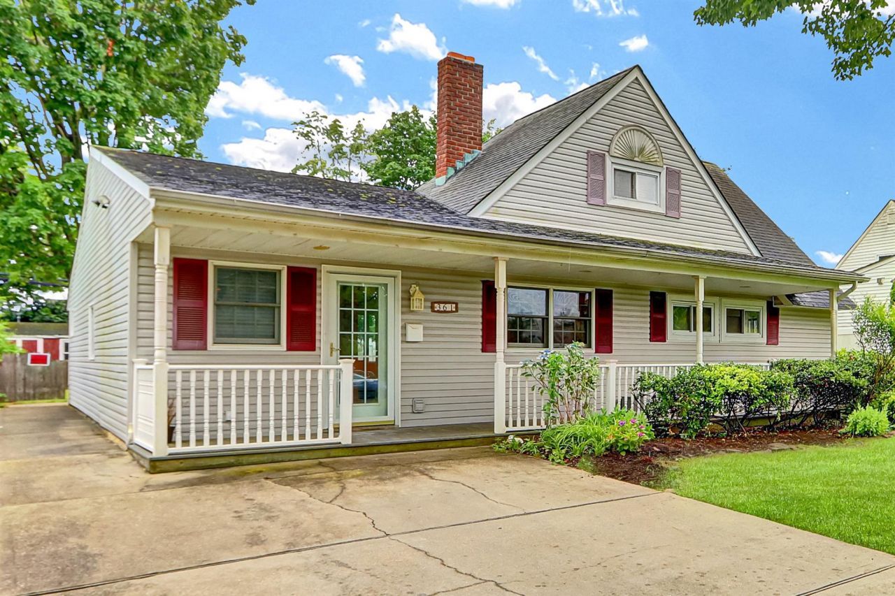 361 Twin S Lane, Wantagh, NY 11793 Main Photo