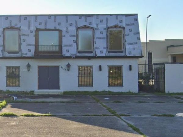 8370 Lake Forest Blvd, New Orleans, LA 70126