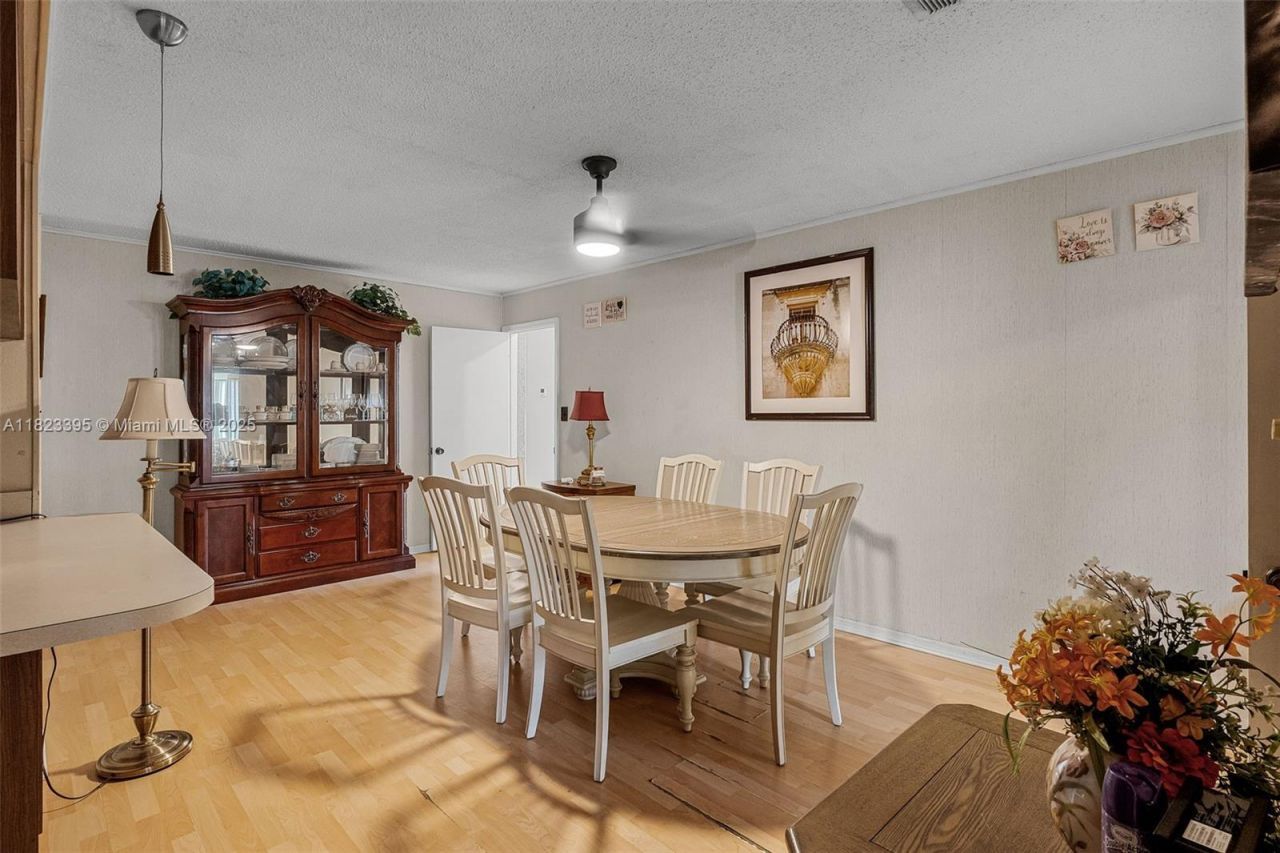 6021 Wedgewood Circle, Orlando, FL 32808 Photo