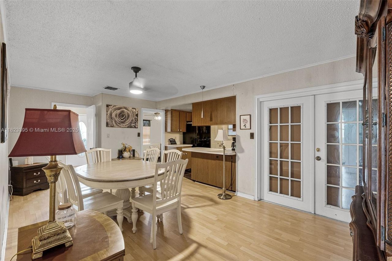 6021 Wedgewood Circle, Orlando, FL 32808 Photo