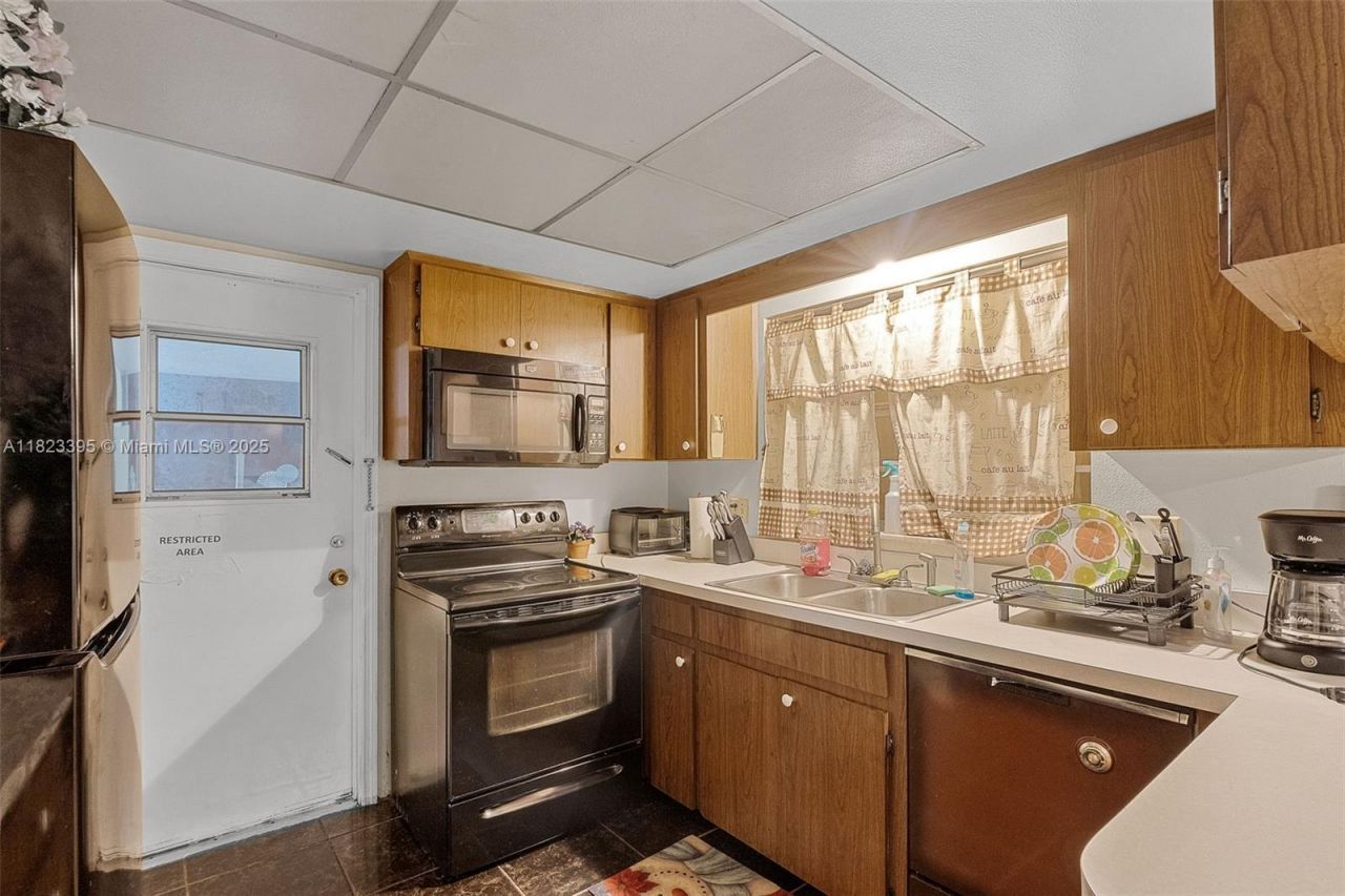 6021 Wedgewood Circle, Orlando, FL 32808 Photo