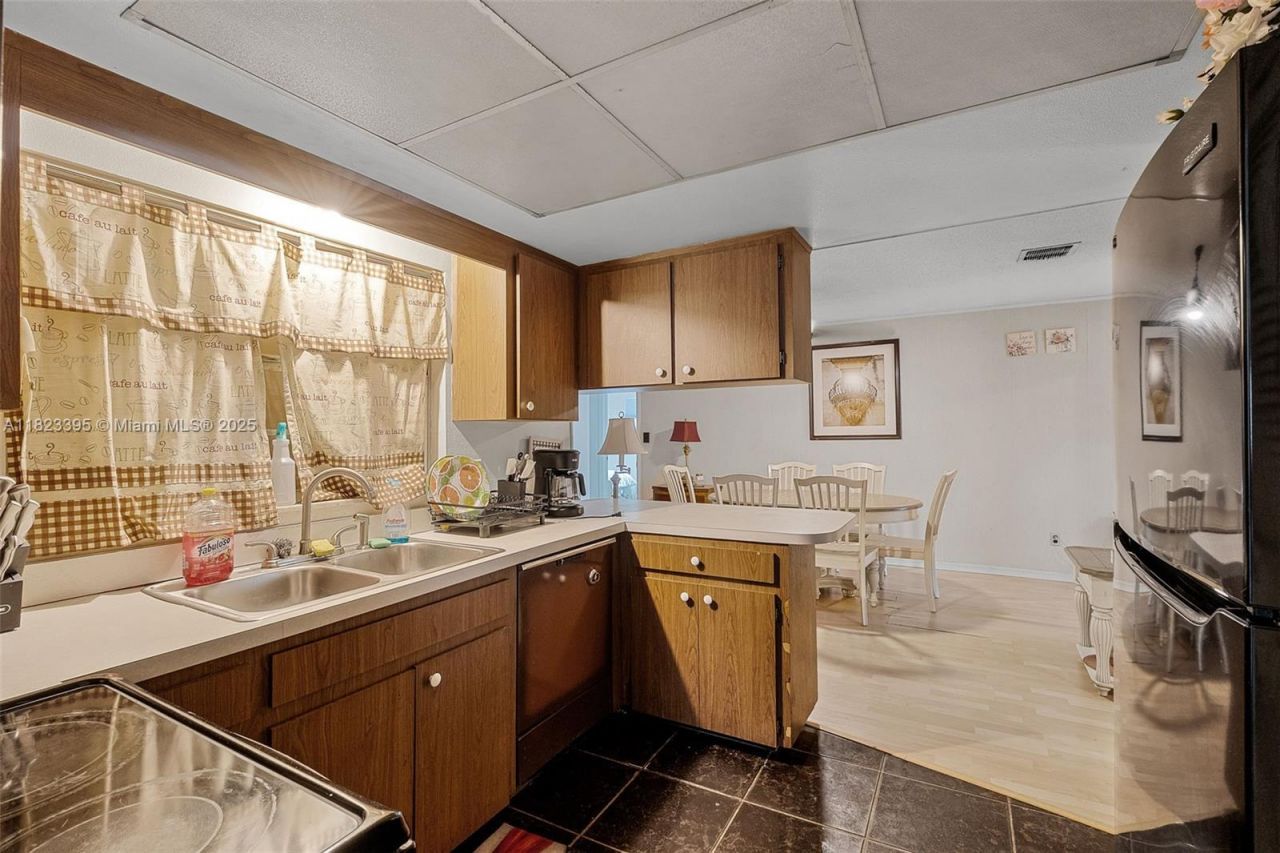 6021 Wedgewood Circle, Orlando, FL 32808 Photo