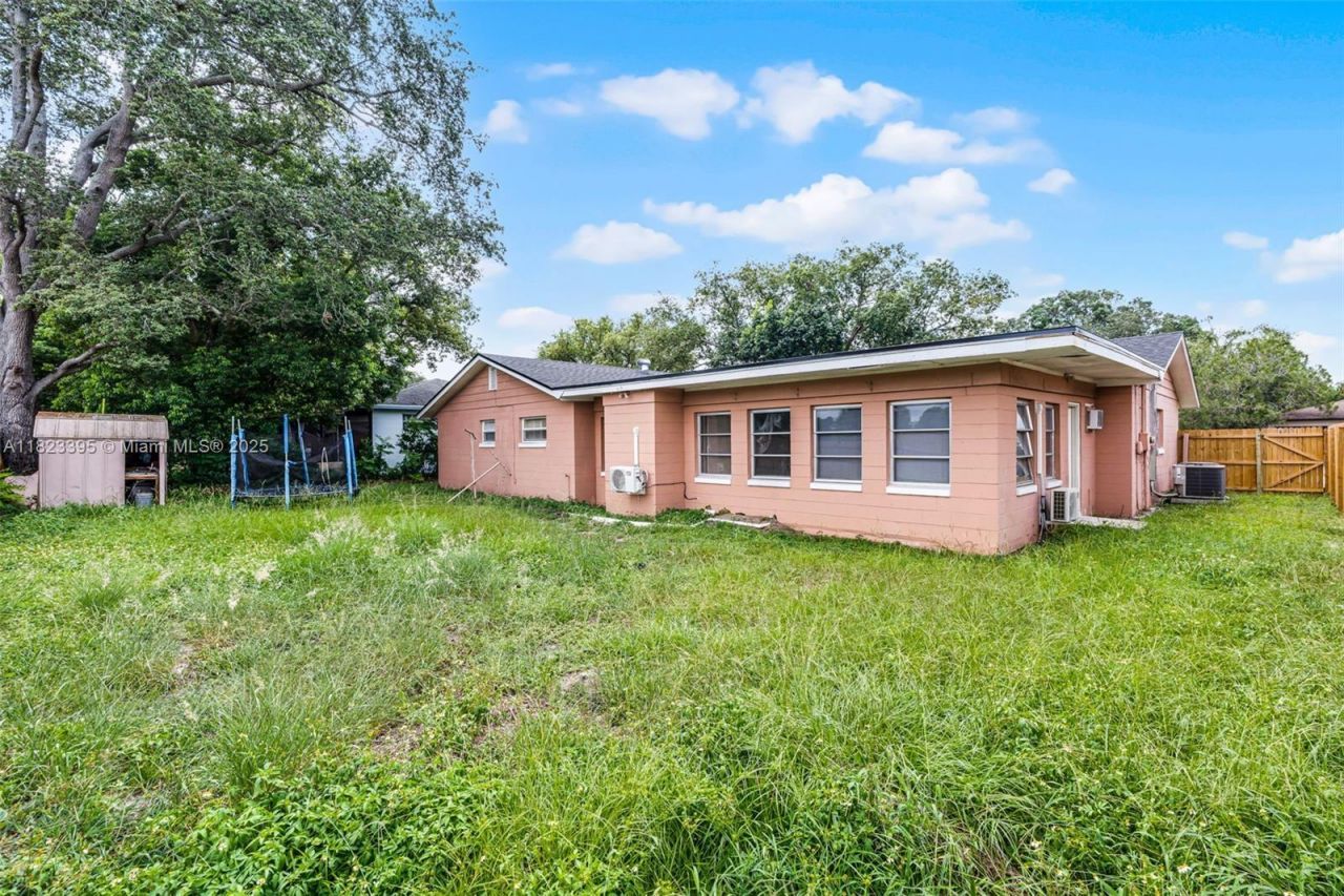 6021 Wedgewood Circle, Orlando, FL 32808 Photo