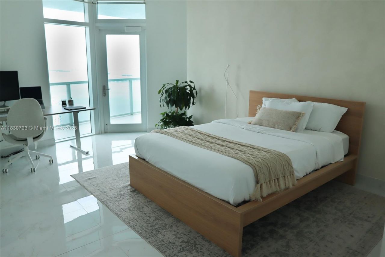 1900 N Bayshore Dr, Unit 3804, Miami, FL 33132 Photo