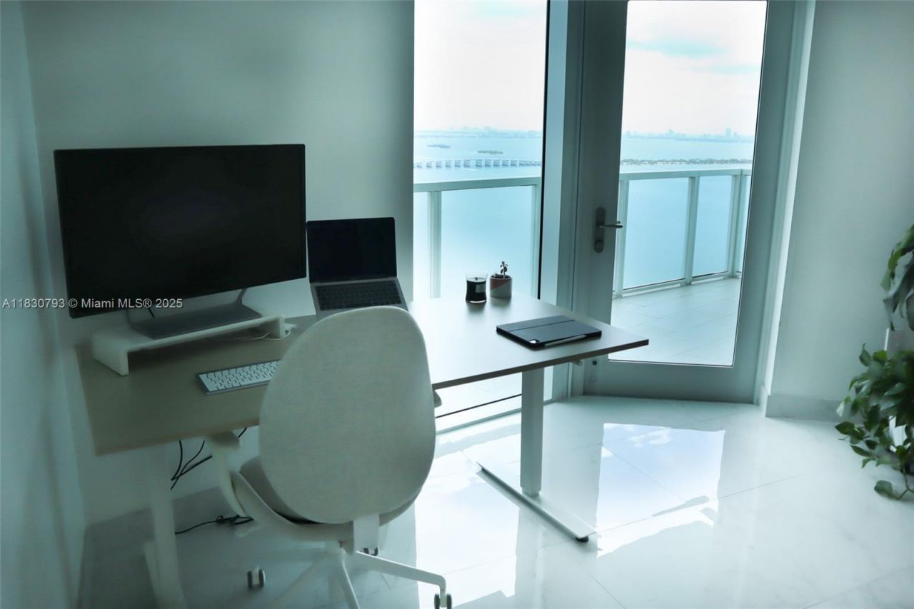 1900 N Bayshore Dr, Unit 3804, Miami, FL 33132 Photo